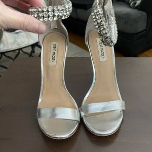 Beautiful used 4” heels